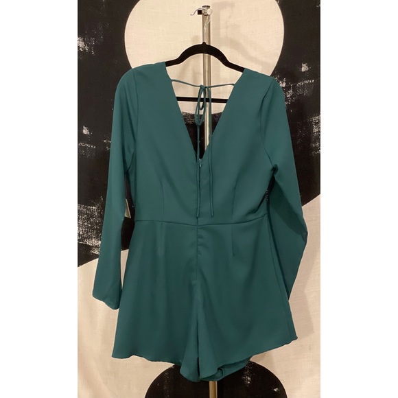 one one six MEDIUM Green Longsleeve Vneck Romper - Picture 4 of 4